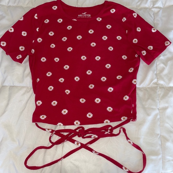 Hollister wrap string t shirt red with white flowers size small - Picture 1 of 3
